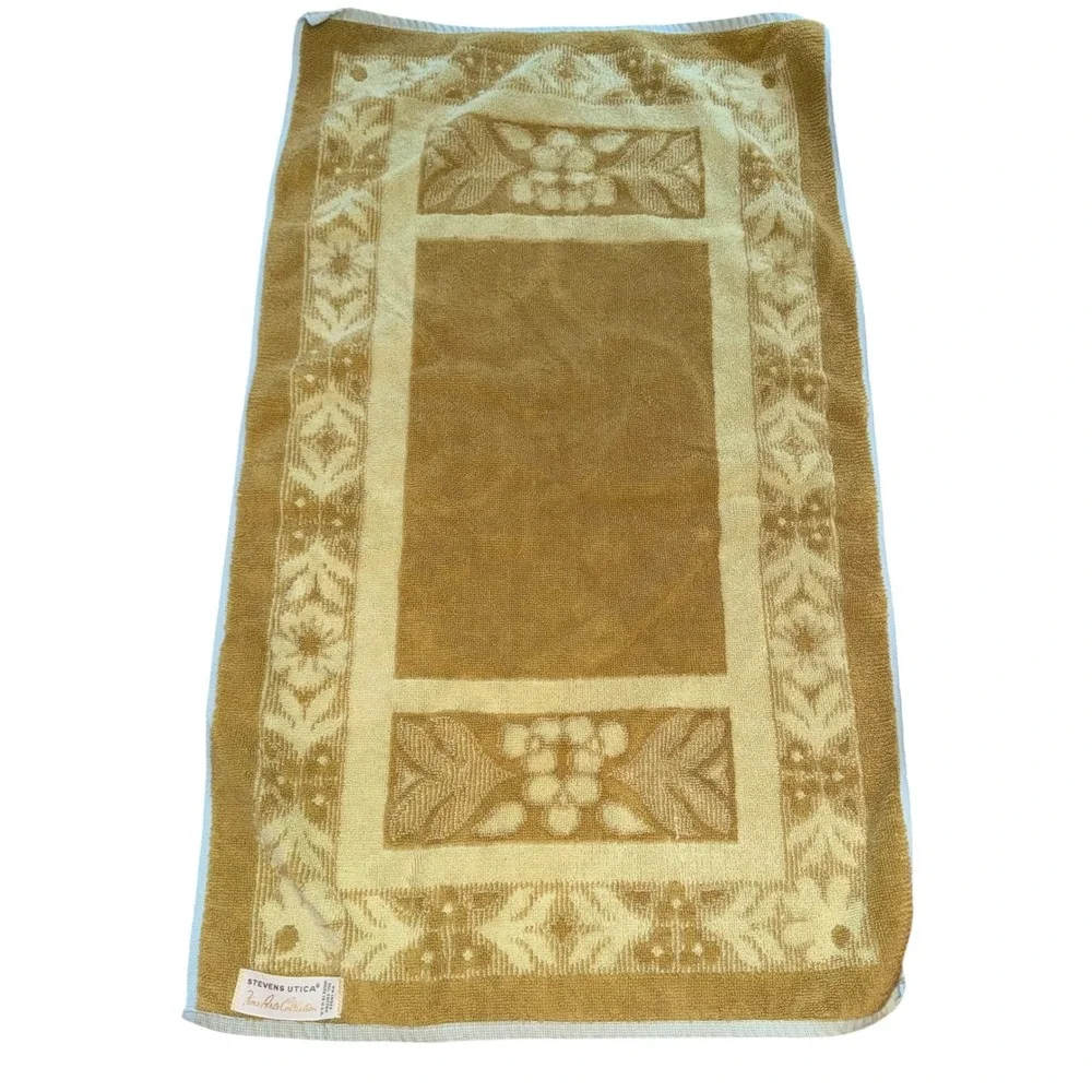 Vintage Stevens Utica Fine Arts Collection Gold Cotton Hand Fingertip Towel USA